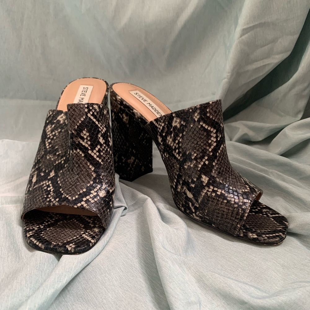 Steve Madden Snake Mule Heels Size 9